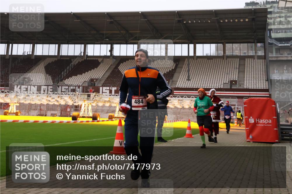 08.12.2024 - St. Pauli X-Mass-Run No. 14 Yannick Fuchs http://msf.ph/oto/7477973 08.12.2024 10:00:32 Ziel 174, 259, 484, 608, 1393, 1725, 2760, 3013, 3015, 3170 meine-sportfotos.de