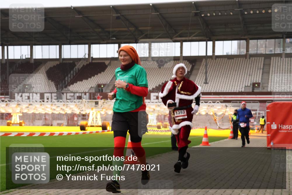 08.12.2024 - St. Pauli X-Mass-Run No. 14 Yannick Fuchs http://msf.ph/oto/7478021 08.12.2024 10:00:34 Ziel 174, 259, 484, 608, 1393, 1725, 2760, 3170 meine-sportfotos.de