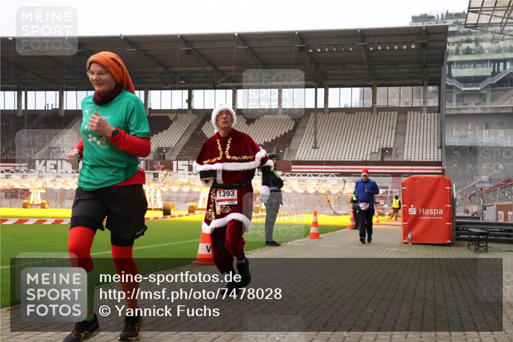 08.12.2024 - St. Pauli X-Mass-Run No. 14 Yannick Fuchs http://msf.ph/oto/7478028 08.12.2024 10:00:35 Ziel 174, 259, 484, 608, 1393, 1725, 2760, 3170 meine-sportfotos.de