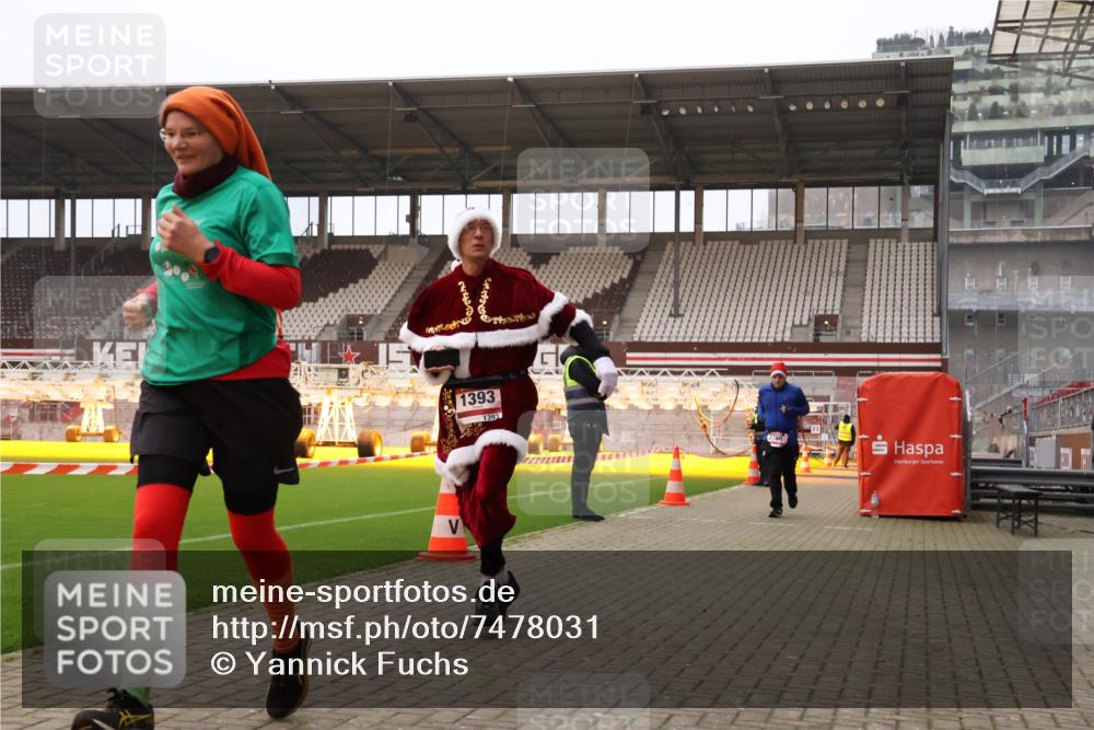 08.12.2024 - St. Pauli X-Mass-Run No. 14 Yannick Fuchs http://msf.ph/oto/7478031 08.12.2024 10:00:35 Ziel 174, 259, 484, 608, 1393, 1725, 2760, 3170 meine-sportfotos.de