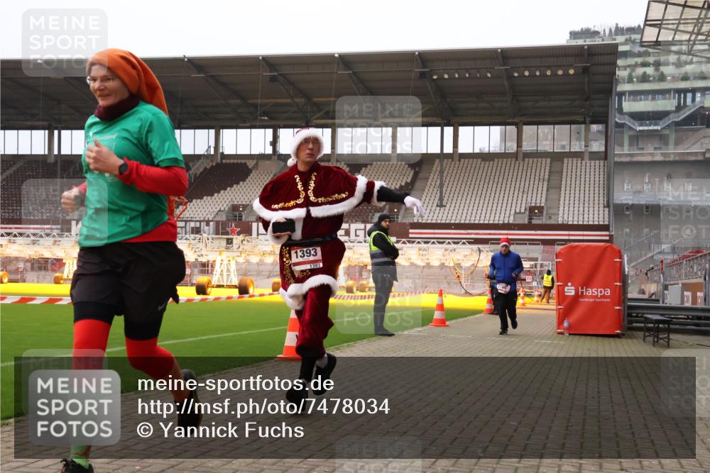 08.12.2024 - St. Pauli X-Mass-Run No. 14 Yannick Fuchs http://msf.ph/oto/7478034 08.12.2024 10:00:35 Ziel 174, 259, 484, 608, 1393, 1725, 2760, 3170 meine-sportfotos.de
