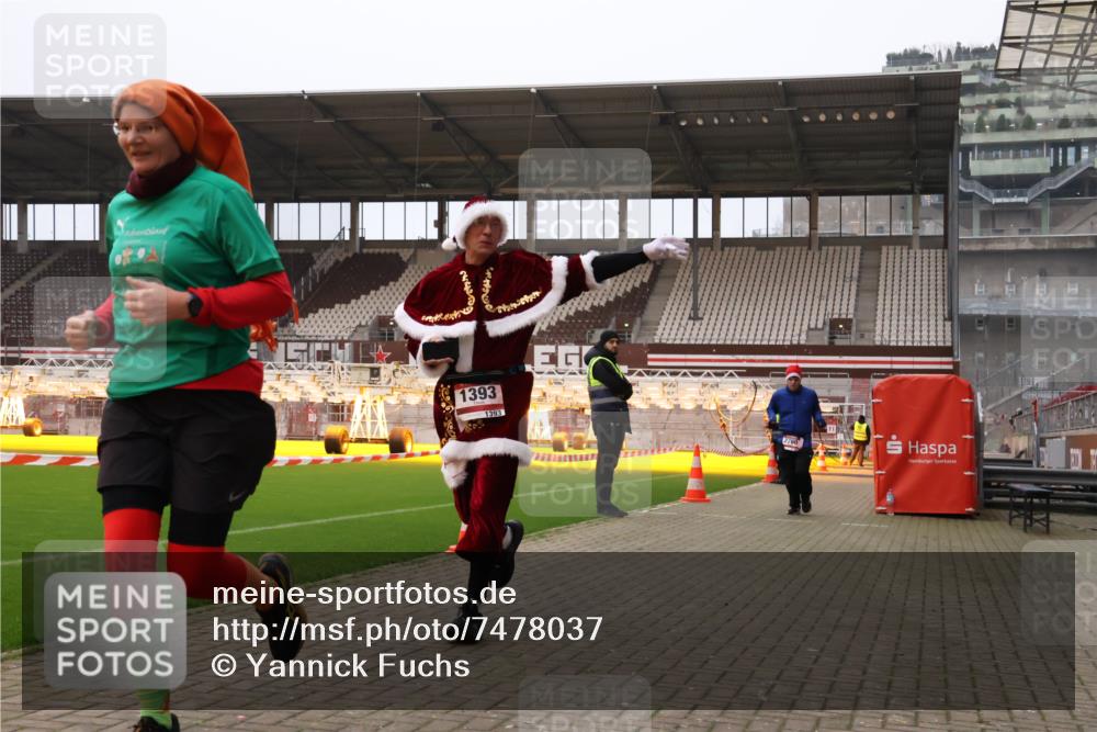 08.12.2024 - St. Pauli X-Mass-Run No. 14 Yannick Fuchs http://msf.ph/oto/7478037 08.12.2024 10:00:35 Ziel 174, 259, 484, 608, 1393, 1725, 2760, 3170 meine-sportfotos.de