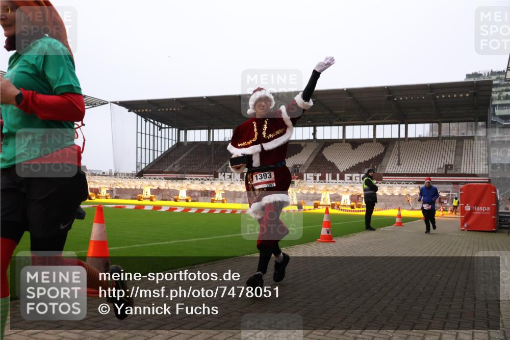 08.12.2024 - St. Pauli X-Mass-Run No. 14 Yannick Fuchs http://msf.ph/oto/7478051 08.12.2024 10:00:36 Ziel 174, 484, 608, 1393, 1725, 2760 meine-sportfotos.de