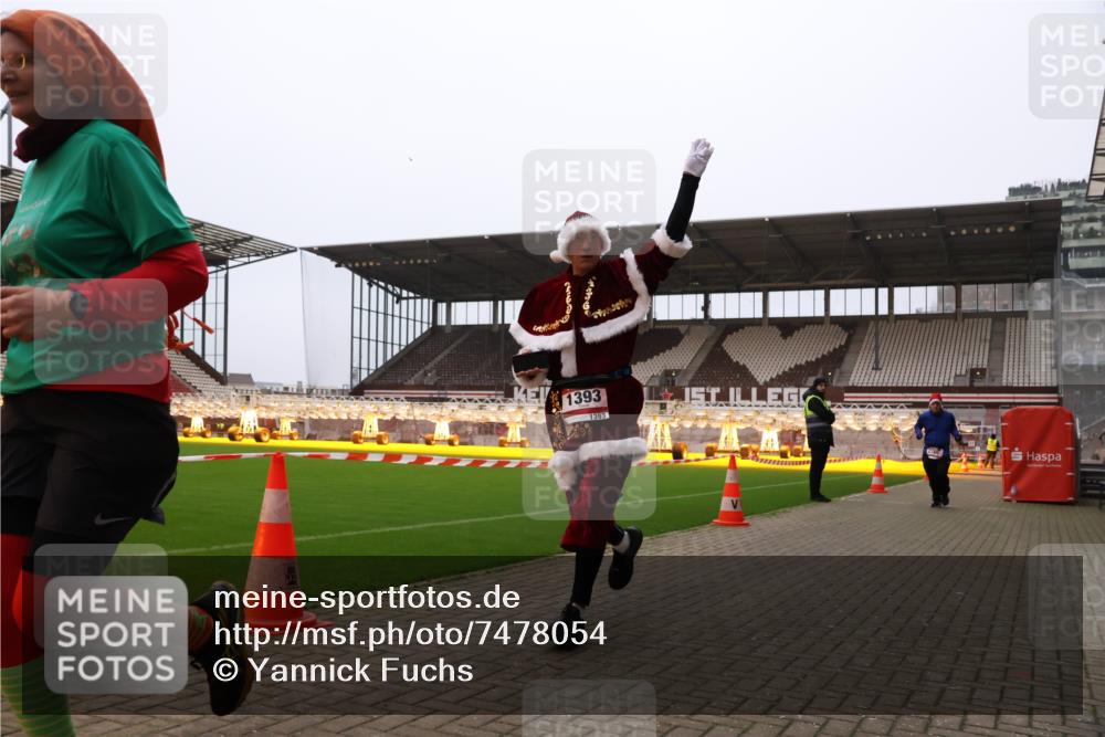08.12.2024 - St. Pauli X-Mass-Run No. 14 Yannick Fuchs http://msf.ph/oto/7478054 08.12.2024 10:00:36 Ziel 174, 484, 608, 1393, 1725, 2760 meine-sportfotos.de