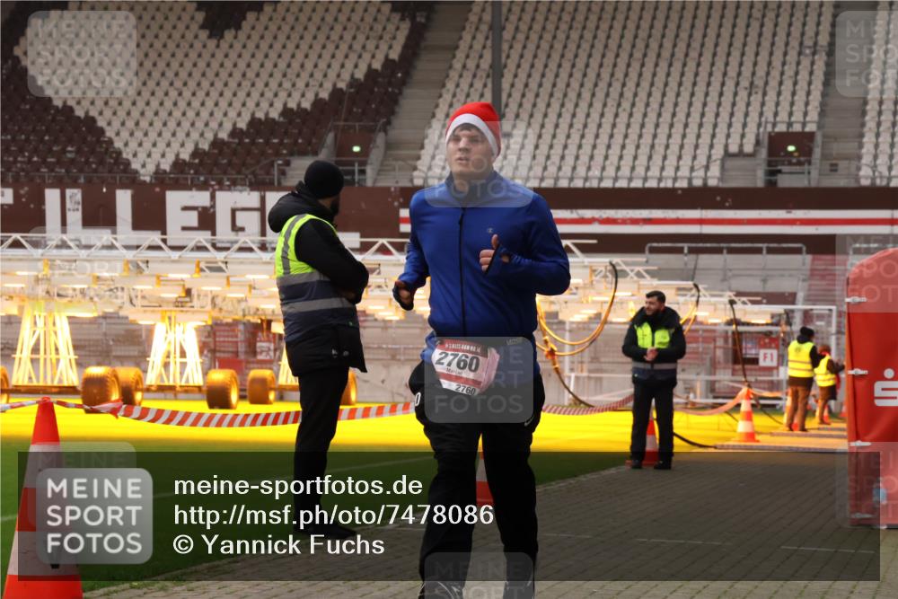 08.12.2024 - St. Pauli X-Mass-Run No. 14 Yannick Fuchs http://msf.ph/oto/7478086 08.12.2024 10:00:38 Ziel 174, 484, 608, 1393, 1725, 2760 meine-sportfotos.de