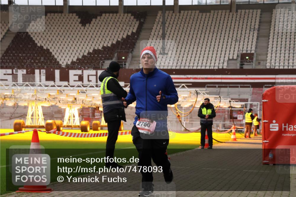 08.12.2024 - St. Pauli X-Mass-Run No. 14 Yannick Fuchs http://msf.ph/oto/7478093 08.12.2024 10:00:38 Ziel 174, 484, 608, 1393, 1725, 2760 meine-sportfotos.de