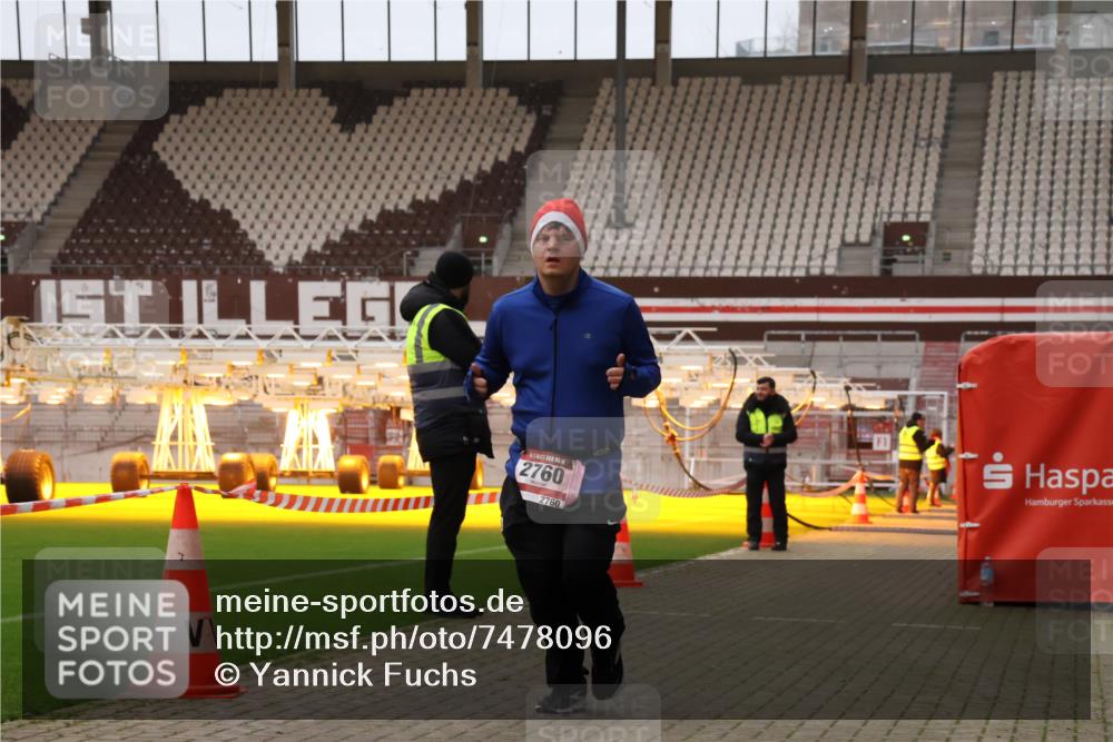 08.12.2024 - St. Pauli X-Mass-Run No. 14 Yannick Fuchs http://msf.ph/oto/7478096 08.12.2024 10:00:38 Ziel 174, 484, 608, 1393, 1725, 2760 meine-sportfotos.de