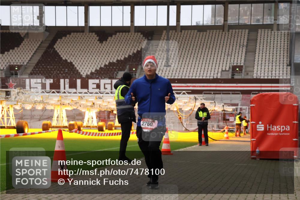 08.12.2024 - St. Pauli X-Mass-Run No. 14 Yannick Fuchs http://msf.ph/oto/7478100 08.12.2024 10:00:38 Ziel 174, 484, 608, 1393, 1725, 2760 meine-sportfotos.de