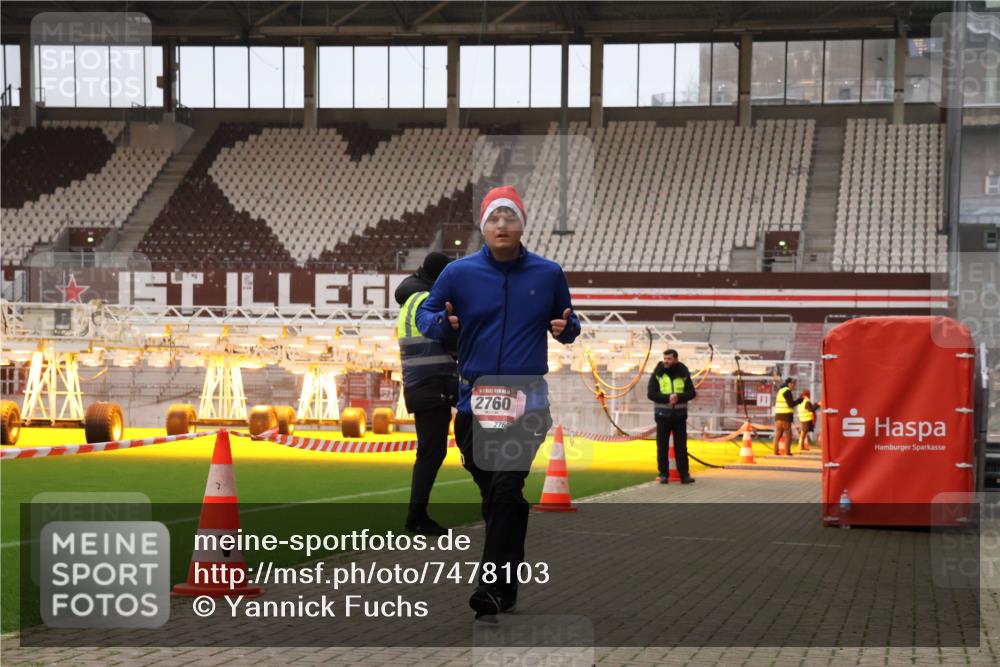 08.12.2024 - St. Pauli X-Mass-Run No. 14 Yannick Fuchs http://msf.ph/oto/7478103 08.12.2024 10:00:38 Ziel 174, 484, 608, 1393, 1725, 2760 meine-sportfotos.de