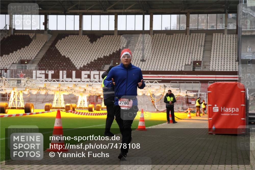 08.12.2024 - St. Pauli X-Mass-Run No. 14 Yannick Fuchs http://msf.ph/oto/7478108 08.12.2024 10:00:38 Ziel 174, 484, 608, 1393, 1725, 2760 meine-sportfotos.de