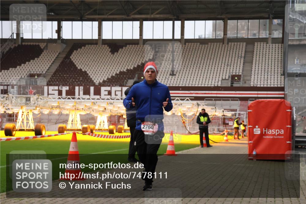 08.12.2024 - St. Pauli X-Mass-Run No. 14 Yannick Fuchs http://msf.ph/oto/7478111 08.12.2024 10:00:38 Ziel 174, 484, 608, 1393, 1725, 2760 meine-sportfotos.de