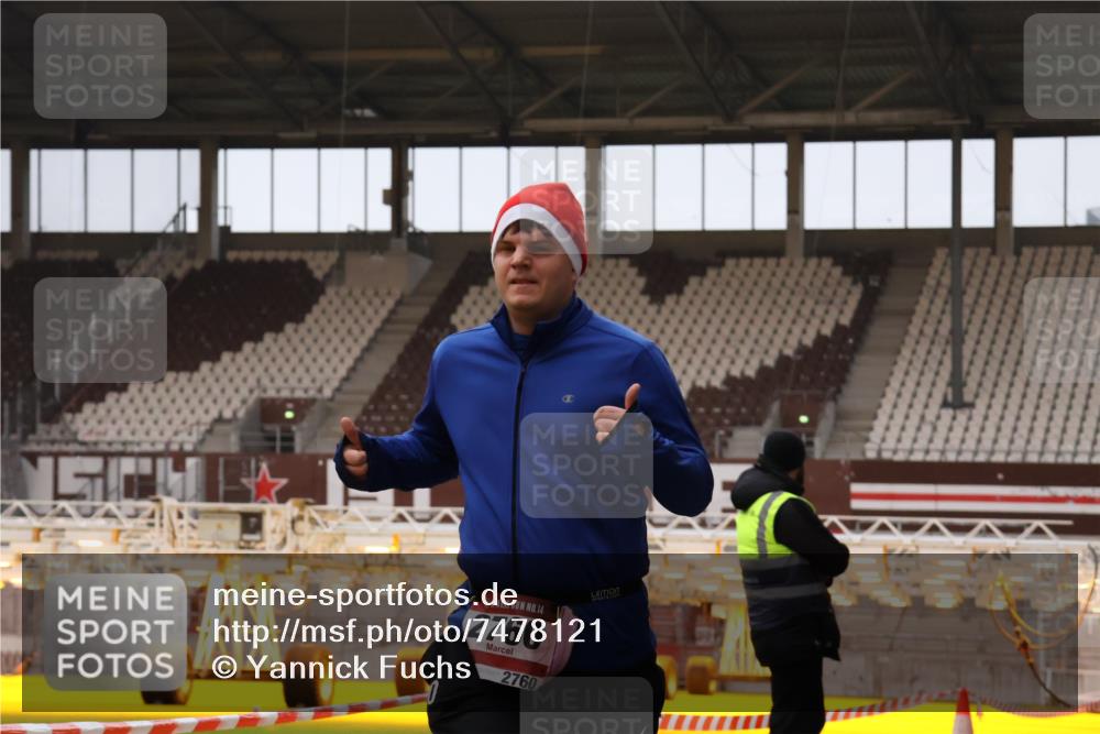 08.12.2024 - St. Pauli X-Mass-Run No. 14 Yannick Fuchs http://msf.ph/oto/7478121 08.12.2024 10:00:39 Ziel 174, 484, 608, 1393, 1725, 2760 meine-sportfotos.de