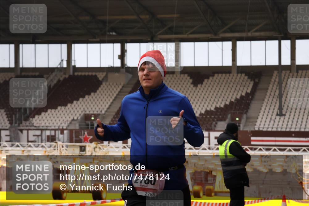 08.12.2024 - St. Pauli X-Mass-Run No. 14 Yannick Fuchs http://msf.ph/oto/7478124 08.12.2024 10:00:39 Ziel 174, 484, 608, 1393, 1725, 2760 meine-sportfotos.de