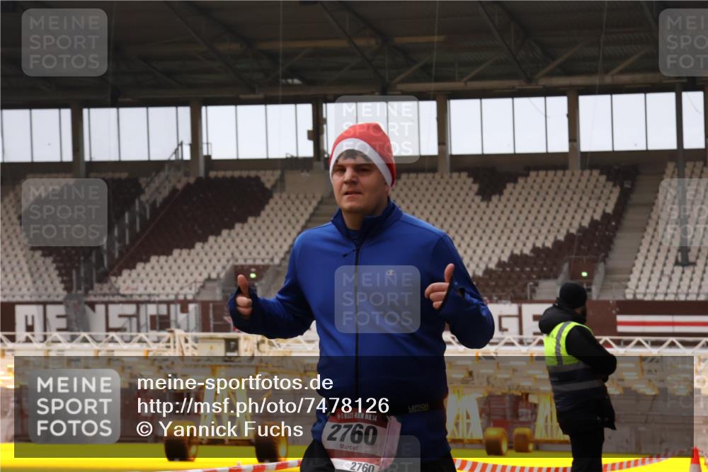 08.12.2024 - St. Pauli X-Mass-Run No. 14 Yannick Fuchs http://msf.ph/oto/7478126 08.12.2024 10:00:39 Ziel 174, 484, 608, 1393, 1725, 2760 meine-sportfotos.de