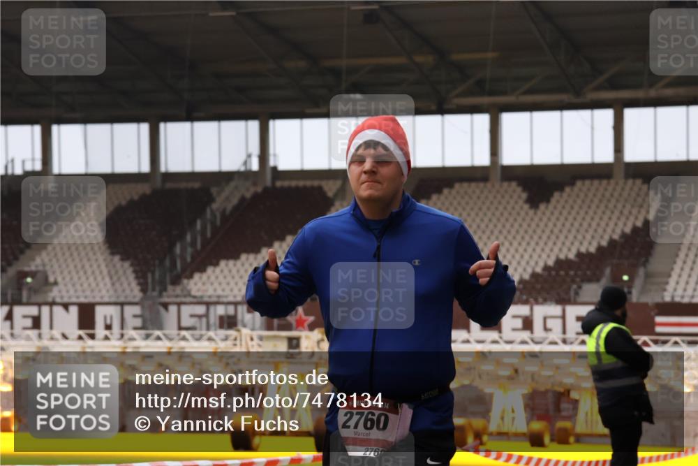 08.12.2024 - St. Pauli X-Mass-Run No. 14 Yannick Fuchs http://msf.ph/oto/7478134 08.12.2024 10:00:40 Ziel 174, 484, 608, 1393, 1725, 2760 meine-sportfotos.de
