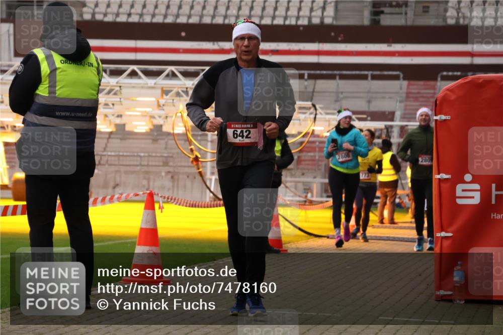 08.12.2024 - St. Pauli X-Mass-Run No. 14 Yannick Fuchs http://msf.ph/oto/7478160 08.12.2024 10:00:55 Ziel 410, 642, 1750, 1773, 2447, 2808, 2809, 3033 meine-sportfotos.de