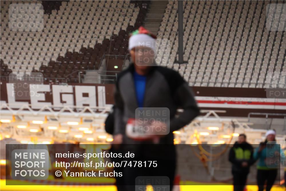 08.12.2024 - St. Pauli X-Mass-Run No. 14 Yannick Fuchs http://msf.ph/oto/7478175 08.12.2024 10:00:57 Ziel 410, 642, 1750, 1773, 2447, 2808, 2809, 3033 meine-sportfotos.de
