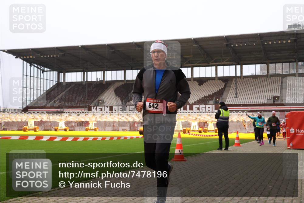 08.12.2024 - St. Pauli X-Mass-Run No. 14 Yannick Fuchs http://msf.ph/oto/7478196 08.12.2024 10:00:59 Ziel 410, 642, 1750, 1773, 2447, 2808, 2809, 3033 meine-sportfotos.de