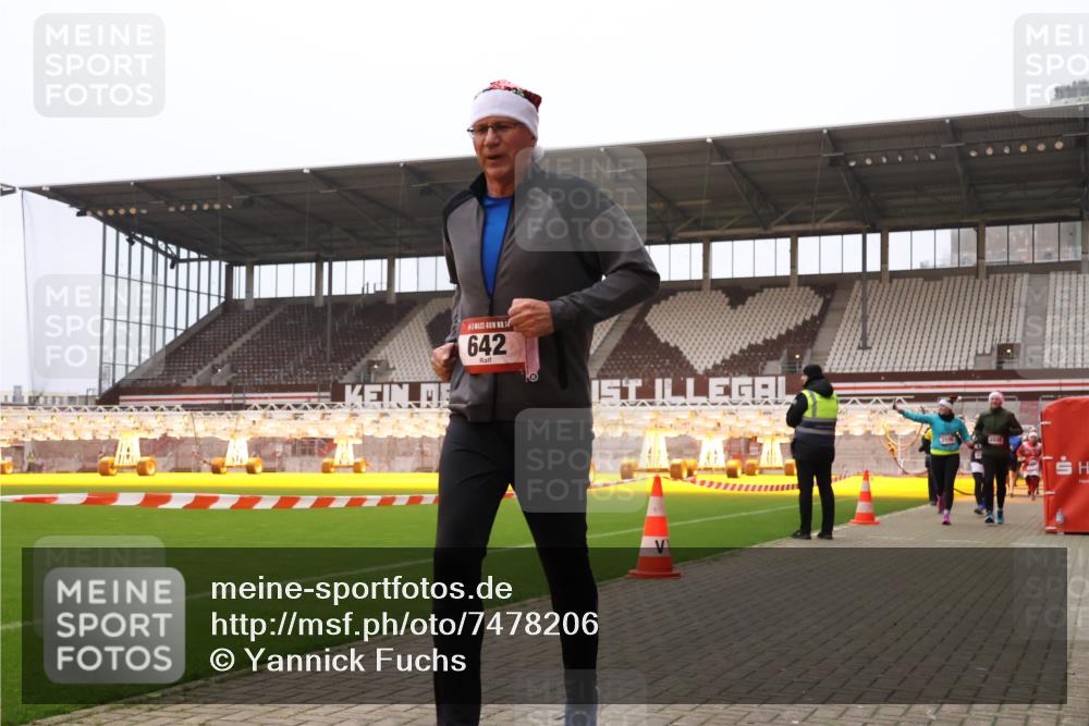08.12.2024 - St. Pauli X-Mass-Run No. 14 Yannick Fuchs http://msf.ph/oto/7478206 08.12.2024 10:00:59 Ziel 410, 642, 1750, 1773, 2447, 2808, 2809, 3033 meine-sportfotos.de