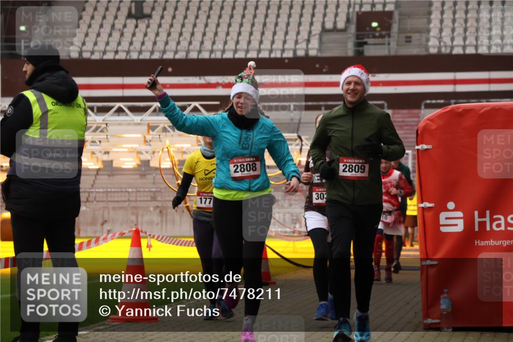 08.12.2024 - St. Pauli X-Mass-Run No. 14 Yannick Fuchs http://msf.ph/oto/7478211 08.12.2024 10:01:01 Ziel 410, 642, 1750, 1773, 2447, 2808, 2809, 3033 meine-sportfotos.de