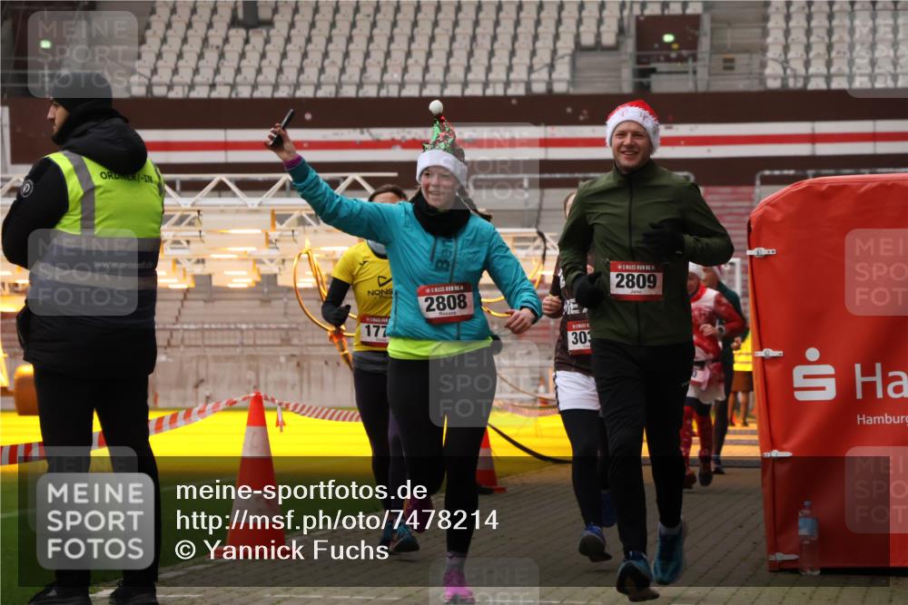 08.12.2024 - St. Pauli X-Mass-Run No. 14 Yannick Fuchs http://msf.ph/oto/7478214 08.12.2024 10:01:01 Ziel 410, 642, 1750, 1773, 2447, 2808, 2809, 3033 meine-sportfotos.de