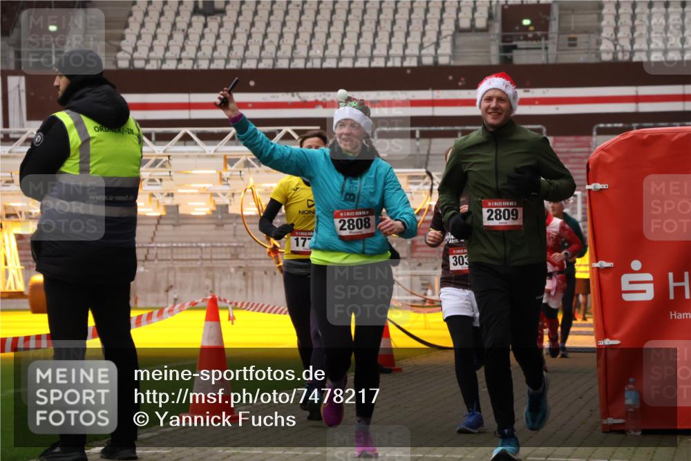 08.12.2024 - St. Pauli X-Mass-Run No. 14 Yannick Fuchs http://msf.ph/oto/7478217 08.12.2024 10:01:01 Ziel 410, 642, 1750, 1773, 2447, 2808, 2809, 3033 meine-sportfotos.de