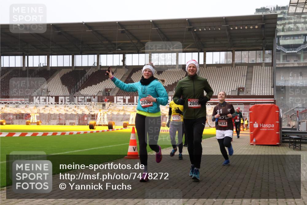 08.12.2024 - St. Pauli X-Mass-Run No. 14 Yannick Fuchs http://msf.ph/oto/7478272 08.12.2024 10:01:04 Ziel 410, 642, 1750, 1773, 2447, 2808, 2809, 3033 meine-sportfotos.de