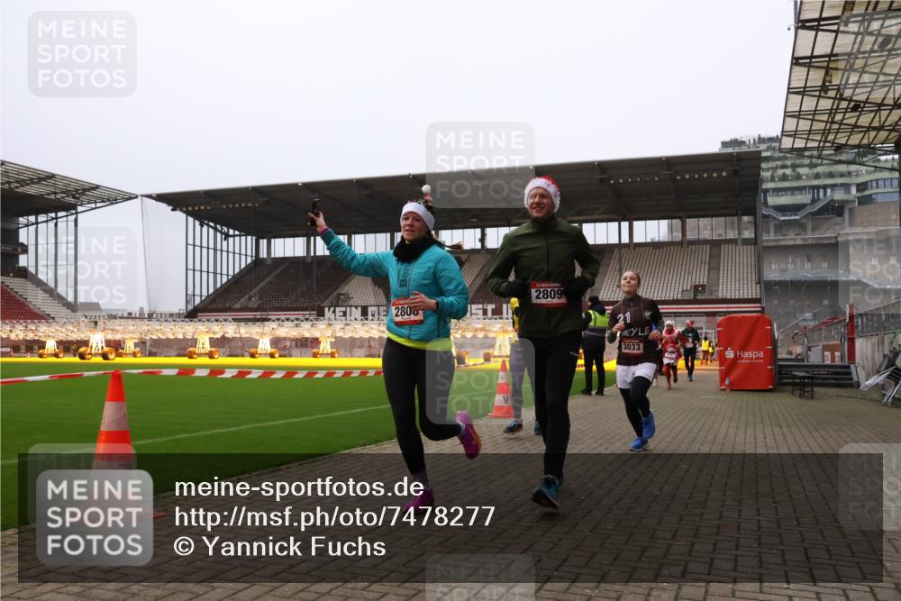 08.12.2024 - St. Pauli X-Mass-Run No. 14 Yannick Fuchs http://msf.ph/oto/7478277 08.12.2024 10:01:05 Ziel 410, 418, 642, 1750, 1773, 2447, 2808, 2809, 3033 meine-sportfotos.de