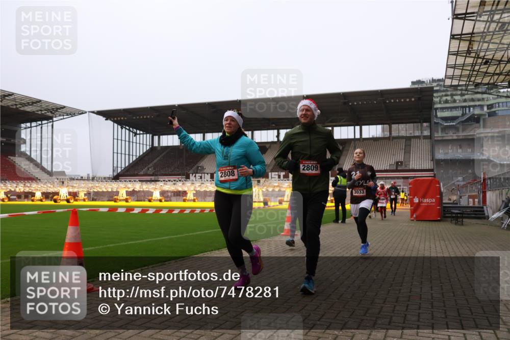 08.12.2024 - St. Pauli X-Mass-Run No. 14 Yannick Fuchs http://msf.ph/oto/7478281 08.12.2024 10:01:05 Ziel 410, 418, 642, 1750, 1773, 2447, 2808, 2809, 3033 meine-sportfotos.de