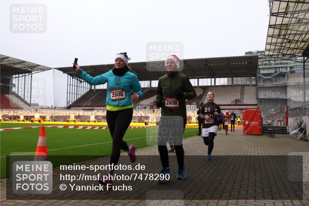 08.12.2024 - St. Pauli X-Mass-Run No. 14 Yannick Fuchs http://msf.ph/oto/7478290 08.12.2024 10:01:05 Ziel 410, 418, 642, 1750, 1773, 2447, 2808, 2809, 3033 meine-sportfotos.de