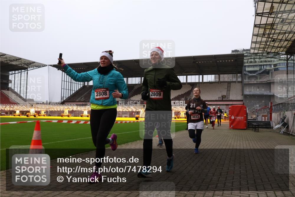08.12.2024 - St. Pauli X-Mass-Run No. 14 Yannick Fuchs http://msf.ph/oto/7478294 08.12.2024 10:01:05 Ziel 410, 418, 642, 1750, 1773, 2447, 2808, 2809, 3033 meine-sportfotos.de