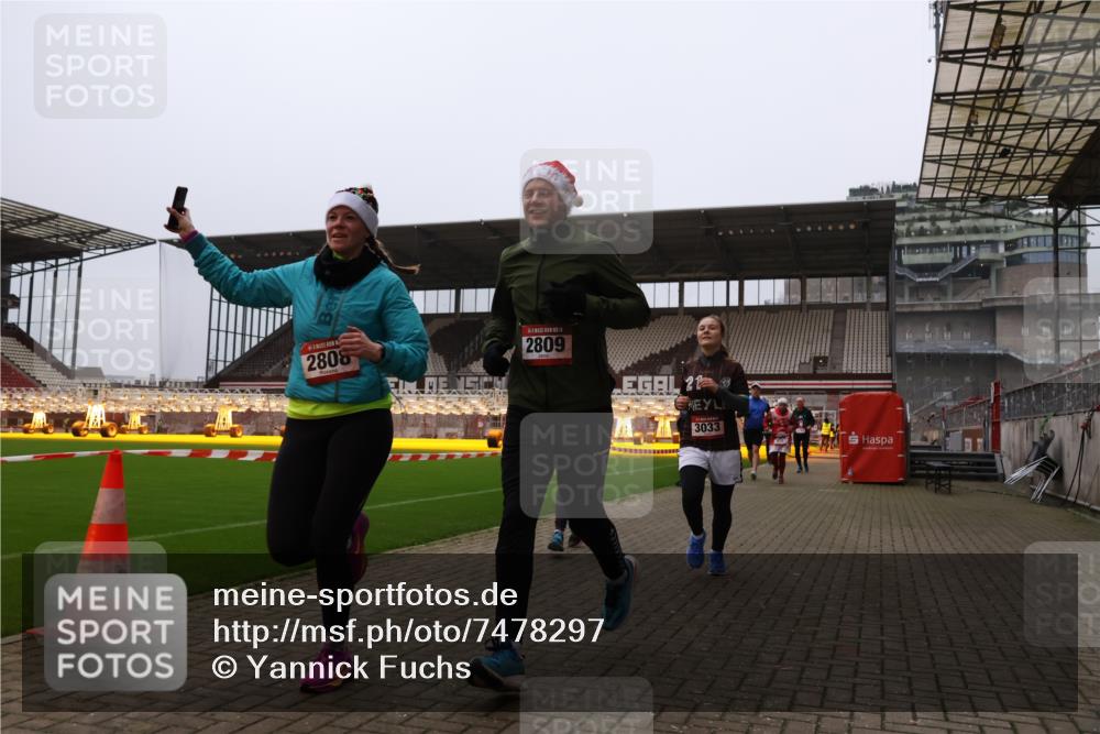 08.12.2024 - St. Pauli X-Mass-Run No. 14 Yannick Fuchs http://msf.ph/oto/7478297 08.12.2024 10:01:05 Ziel 410, 418, 642, 1750, 1773, 2447, 2808, 2809, 3033 meine-sportfotos.de