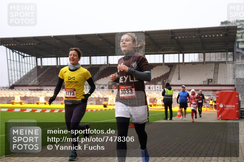 08.12.2024 - St. Pauli X-Mass-Run No. 14 Yannick Fuchs http://msf.ph/oto/7478306 08.12.2024 10:01:06 Ziel 410, 418, 642, 1750, 1773, 2447, 2696, 2808, 2809, 3033 meine-sportfotos.de