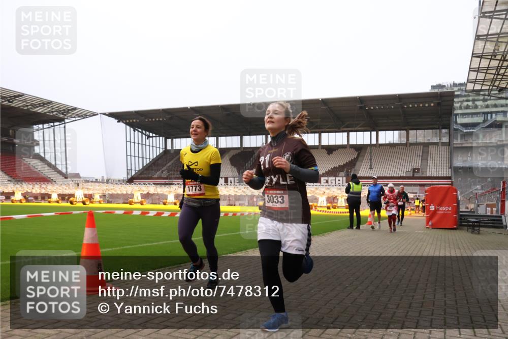 08.12.2024 - St. Pauli X-Mass-Run No. 14 Yannick Fuchs http://msf.ph/oto/7478312 08.12.2024 10:01:06 Ziel 410, 418, 642, 1750, 1773, 2447, 2696, 2808, 2809, 3033 meine-sportfotos.de