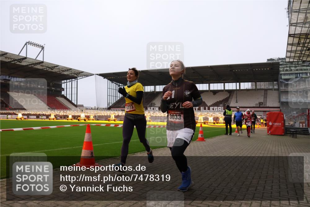 08.12.2024 - St. Pauli X-Mass-Run No. 14 Yannick Fuchs http://msf.ph/oto/7478319 08.12.2024 10:01:06 Ziel 410, 418, 642, 1750, 1773, 2447, 2696, 2808, 2809, 3033 meine-sportfotos.de