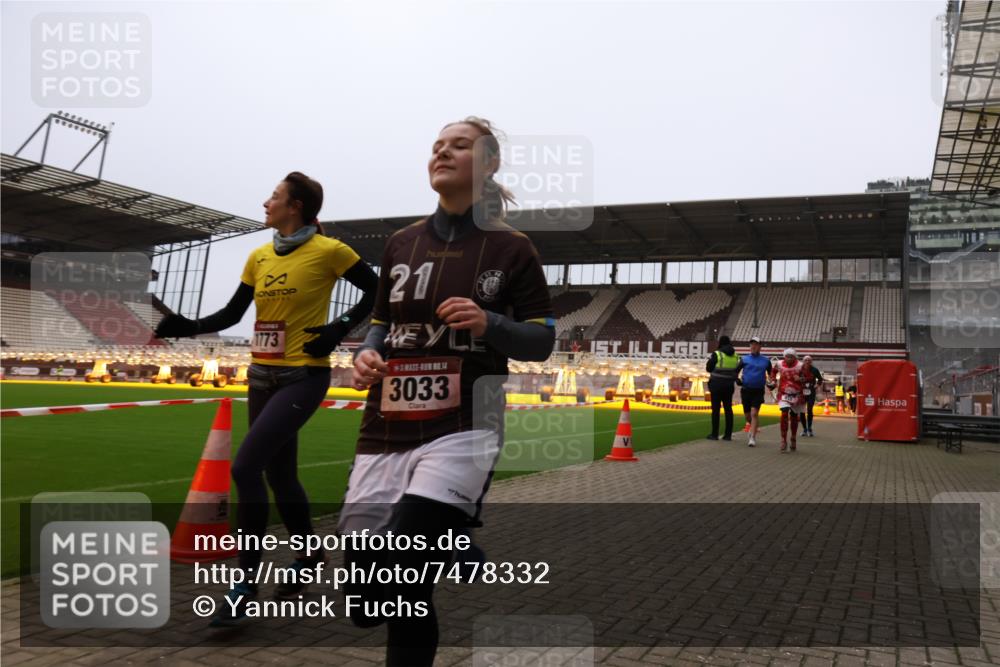 08.12.2024 - St. Pauli X-Mass-Run No. 14 Yannick Fuchs http://msf.ph/oto/7478332 08.12.2024 10:01:07 Ziel 410, 418, 642, 1750, 1773, 2447, 2696, 2808, 2809, 3033 meine-sportfotos.de