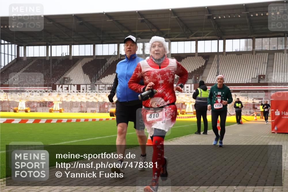 08.12.2024 - St. Pauli X-Mass-Run No. 14 Yannick Fuchs http://msf.ph/oto/7478381 08.12.2024 10:01:10 Ziel 410, 418, 713, 1750, 1773, 2447, 2696, 2808, 2809, 3033 meine-sportfotos.de
