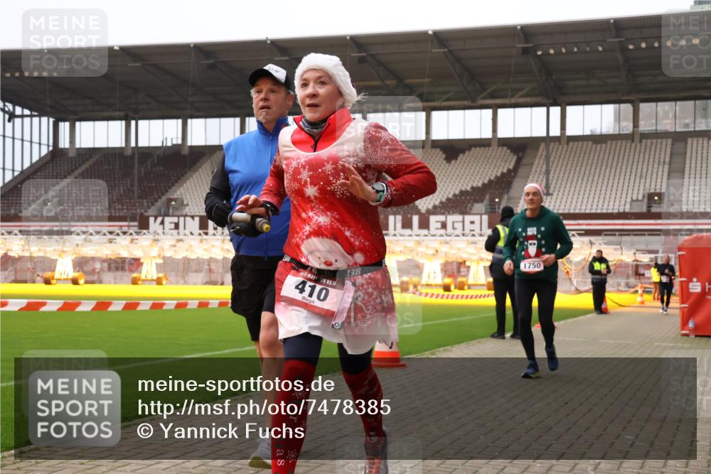 08.12.2024 - St. Pauli X-Mass-Run No. 14 Yannick Fuchs http://msf.ph/oto/7478385 08.12.2024 10:01:10 Ziel 410, 418, 713, 1750, 1773, 2447, 2696, 2808, 2809, 3033 meine-sportfotos.de