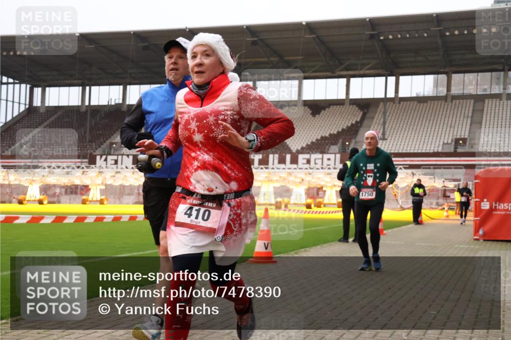 08.12.2024 - St. Pauli X-Mass-Run No. 14 Yannick Fuchs http://msf.ph/oto/7478390 08.12.2024 10:01:10 Ziel 410, 418, 713, 1750, 1773, 2447, 2696, 2808, 2809, 3033 meine-sportfotos.de
