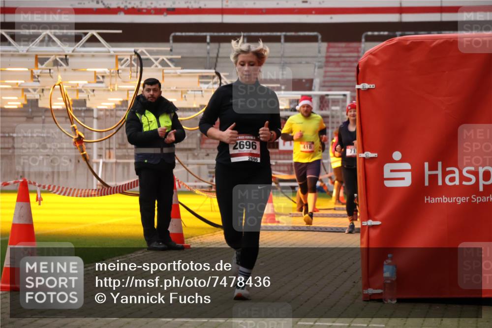 08.12.2024 - St. Pauli X-Mass-Run No. 14 Yannick Fuchs http://msf.ph/oto/7478436 08.12.2024 10:01:14 Ziel 410, 418, 512, 713, 946, 1750, 1773, 2447, 2696, 3033 meine-sportfotos.de
