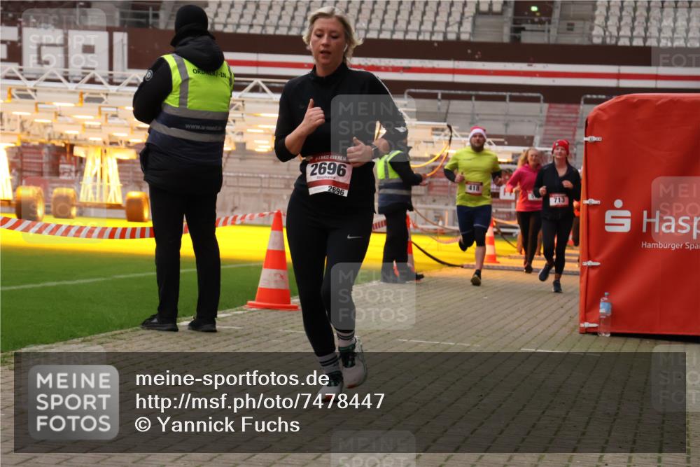 08.12.2024 - St. Pauli X-Mass-Run No. 14 Yannick Fuchs http://msf.ph/oto/7478447 08.12.2024 10:01:17 Ziel 410, 418, 512, 713, 946, 1750, 2447, 2696 meine-sportfotos.de