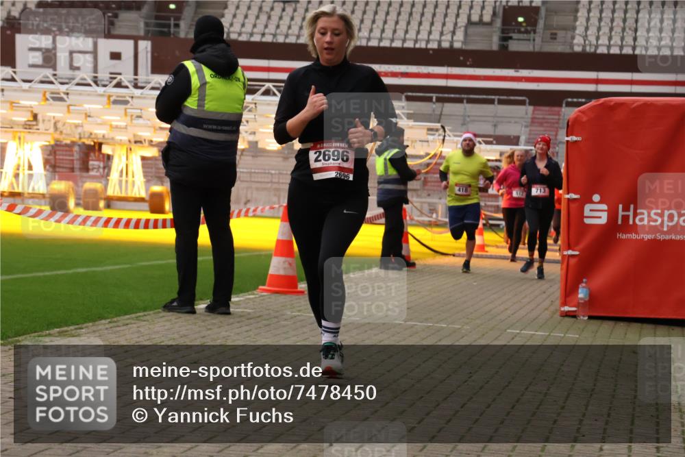 08.12.2024 - St. Pauli X-Mass-Run No. 14 Yannick Fuchs http://msf.ph/oto/7478450 08.12.2024 10:01:17 Ziel 410, 418, 512, 713, 946, 1750, 2447, 2696 meine-sportfotos.de