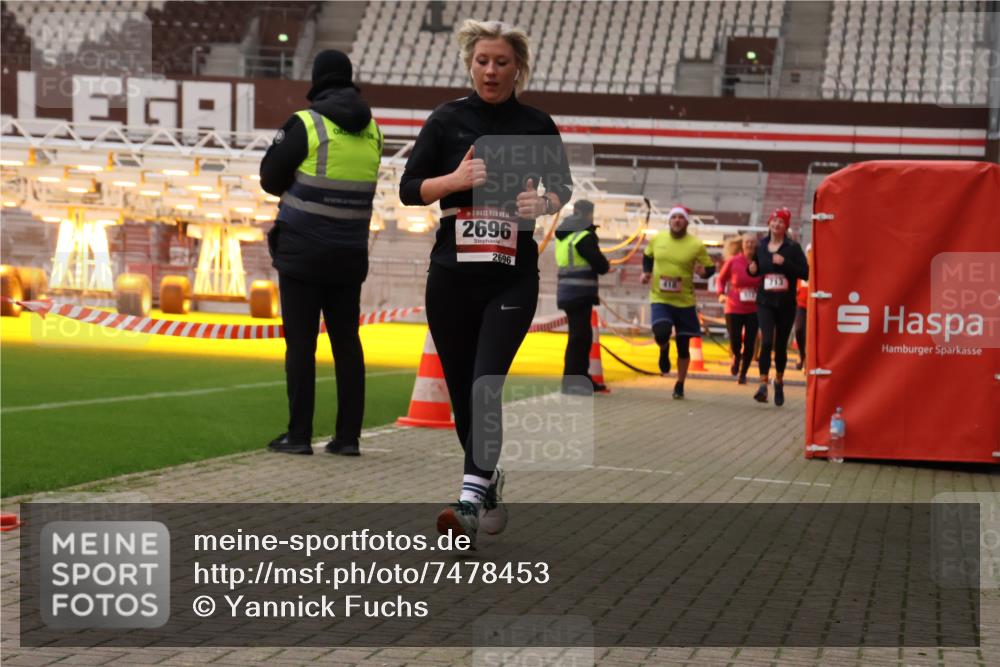 08.12.2024 - St. Pauli X-Mass-Run No. 14 Yannick Fuchs http://msf.ph/oto/7478453 08.12.2024 10:01:18 Ziel 410, 418, 512, 713, 946, 1750, 2447, 2696 meine-sportfotos.de