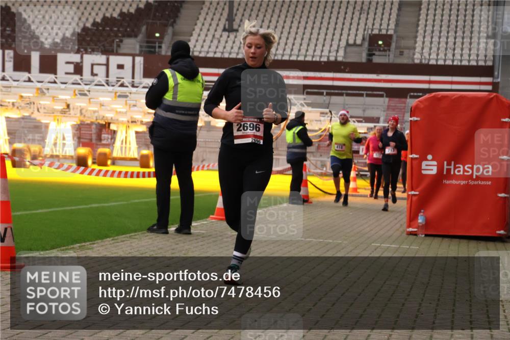08.12.2024 - St. Pauli X-Mass-Run No. 14 Yannick Fuchs http://msf.ph/oto/7478456 08.12.2024 10:01:18 Ziel 410, 418, 512, 713, 946, 1750, 2447, 2696 meine-sportfotos.de