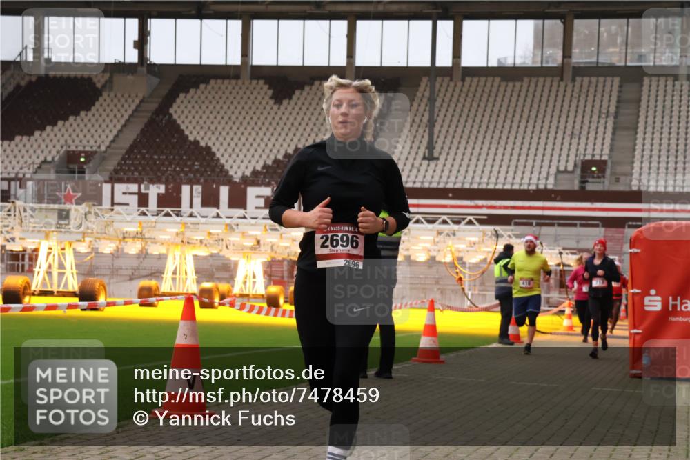 08.12.2024 - St. Pauli X-Mass-Run No. 14 Yannick Fuchs http://msf.ph/oto/7478459 08.12.2024 10:01:19 Ziel 410, 418, 512, 713, 946, 1750, 2447, 2696 meine-sportfotos.de