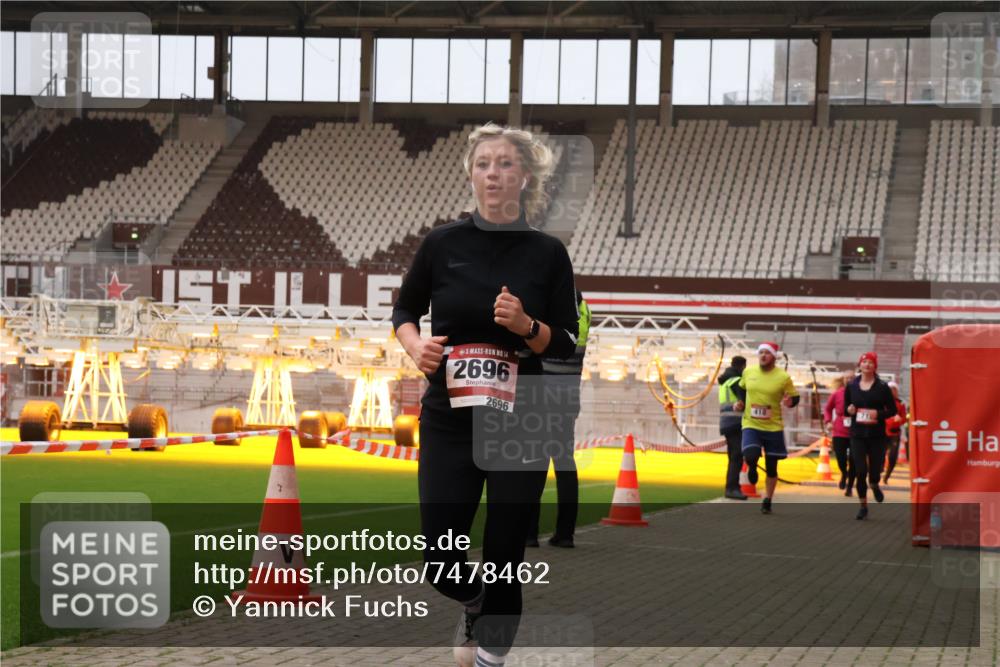 08.12.2024 - St. Pauli X-Mass-Run No. 14 Yannick Fuchs http://msf.ph/oto/7478462 08.12.2024 10:01:19 Ziel 410, 418, 512, 713, 946, 1750, 2447, 2696 meine-sportfotos.de