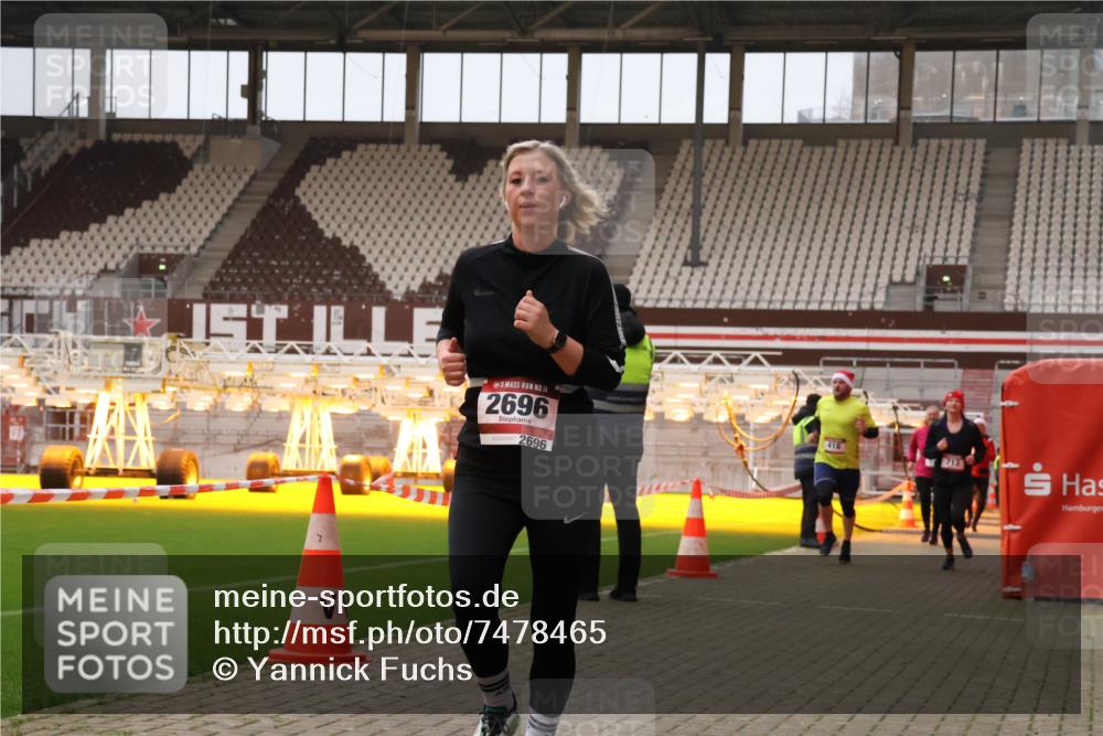 08.12.2024 - St. Pauli X-Mass-Run No. 14 Yannick Fuchs http://msf.ph/oto/7478465 08.12.2024 10:01:19 Ziel 410, 418, 512, 713, 946, 1750, 2447, 2696 meine-sportfotos.de