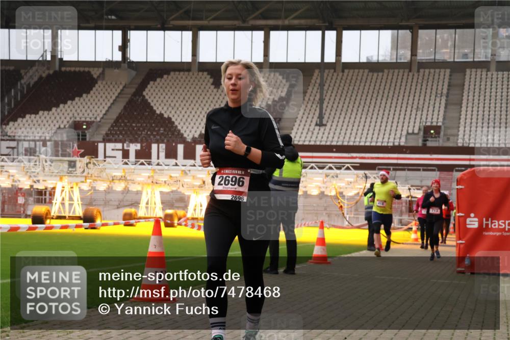 08.12.2024 - St. Pauli X-Mass-Run No. 14 Yannick Fuchs http://msf.ph/oto/7478468 08.12.2024 10:01:19 Ziel 410, 418, 512, 713, 946, 1750, 2447, 2696 meine-sportfotos.de