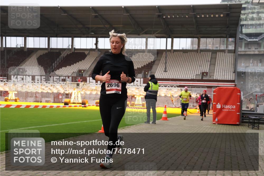 08.12.2024 - St. Pauli X-Mass-Run No. 14 Yannick Fuchs http://msf.ph/oto/7478471 08.12.2024 10:01:19 Ziel 410, 418, 512, 713, 946, 1750, 2447, 2696 meine-sportfotos.de