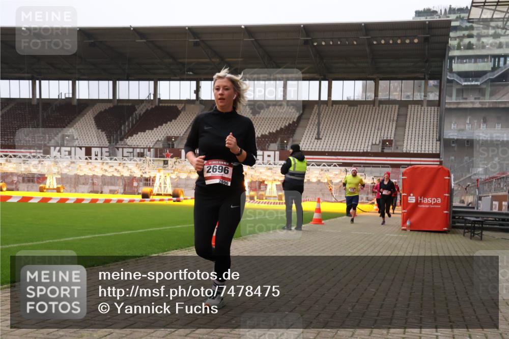 08.12.2024 - St. Pauli X-Mass-Run No. 14 Yannick Fuchs http://msf.ph/oto/7478475 08.12.2024 10:01:20 Ziel 410, 418, 512, 713, 946, 2447, 2696 meine-sportfotos.de